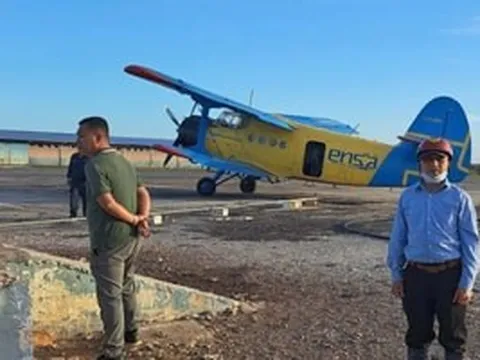 Trên cánh đồng 'hạt vàng' ở Cuba xuất hiện những máy bay to ‘siêu to’, chở 1 tấn phân và 1.000 lít thuốc nhưng không tốn xăng