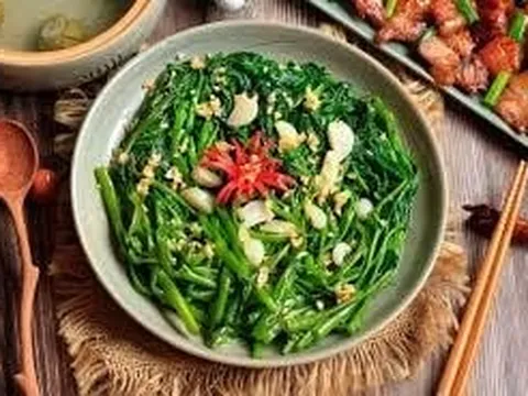 Loại rau rẻ bèo, là siêu thực phẩm quốc dân bán đầy chợ Việt nhưng tại Mỹ bị truy quét vì quá nguy hiểm