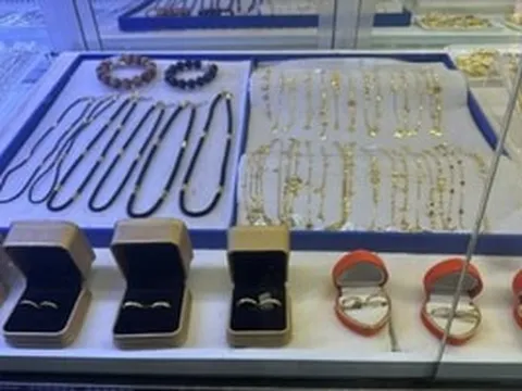 Hàng loạt tiệm vàng TP HCM bị phạt tiền và tịch thu vàng