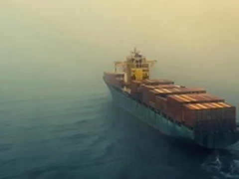 Ngành ngân hàng toàn cầu đối mặt với cú sốc dầu mỏ tương đương quy mô những năm 1970 trong bối cảnh không gian chính sách cạn kiệt