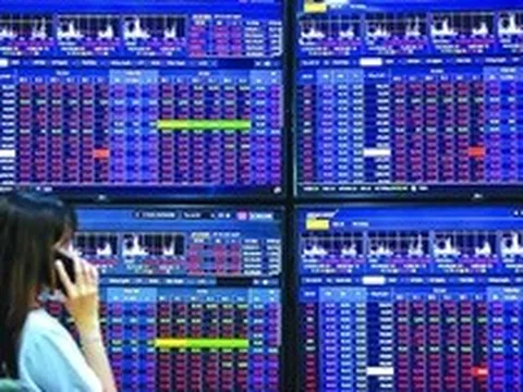 Chứng khoán chỉ giao dịch 2 phiên trong tuần này, nhà đầu tư nên làm gì?