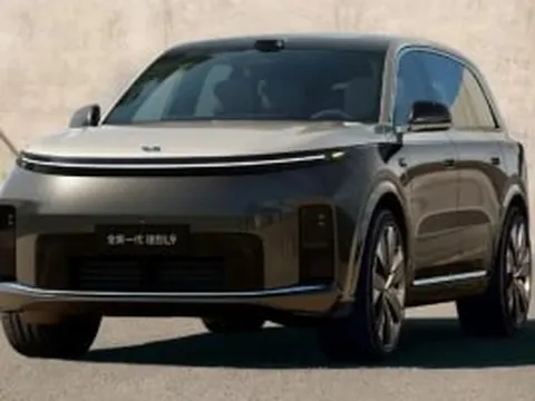 SUV mới gây sốc với công nghệ 'nhấc từng bánh', chạy điện 340 km, kéo được 1,5 tấn