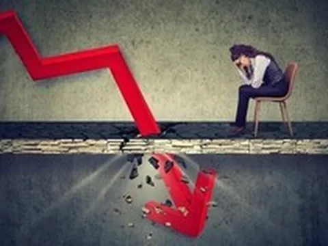 Chuyên gia cảnh báo chứng khoán thường có 2 sóng giảm lớn mỗi năm: Kịch bản cũ sắp lặp lại?