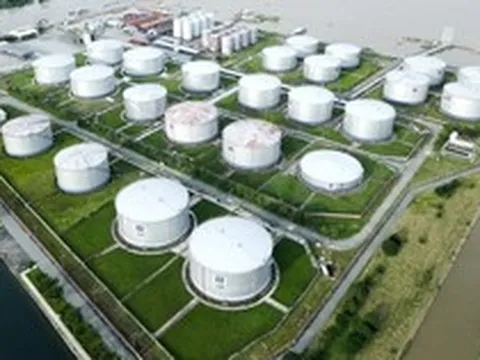 Thủ tướng: Phấn đấu nâng tổng mức dự trữ xăng dầu trong nước lên 90 ngày