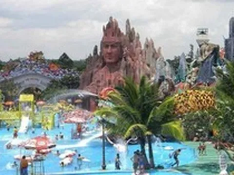 Đối thủ Khu du lịch Đại Nam của vợ chồng bà Nguyễn Phương Hằng vừa ra thông báo “phát tiền” cho cổ đông