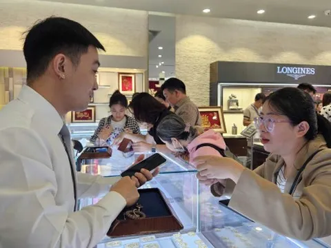 Giá vàng giảm mạnh sau kỳ nghỉ lễ