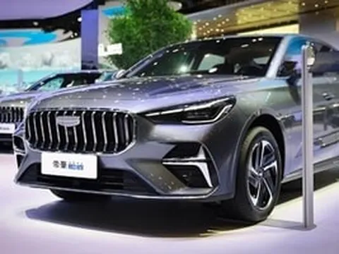 Giá chưa tới 300 triệu, uống xăng 2,22L/100 km: Hãng xe có nhà máy 4.000 tỷ tại Việt Nam gây sốc với mẫu sedan hybrid mới