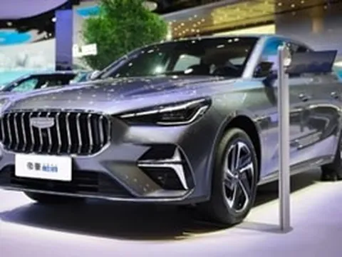 Ra mắt mẫu sedan cỡ trung: Giá bán chỉ từ 237 triệu đồng, động cơ hybrid 'siêu' tiết kiệm 2,22l trên 100km