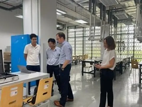 Giáo sư tuổi thơ đi chăn bò nay có 3 bằng sáng chế Mỹ, hiện làm Viện phó ở trường đại học xếp hạng 287 châu Á và top 6 tại Việt Nam