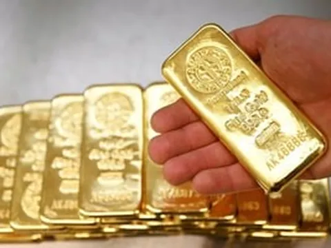 Giá vàng hôm nay (1/5): Bật tăng sau đáy 1 tháng, nhưng tín hiệu rủi ro vẫn rõ