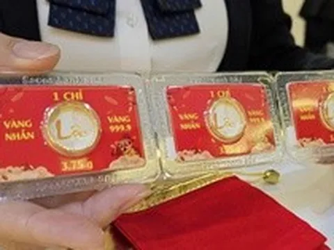 Tối 1-5, giá vàng thế giới đột ngột giảm nhanh