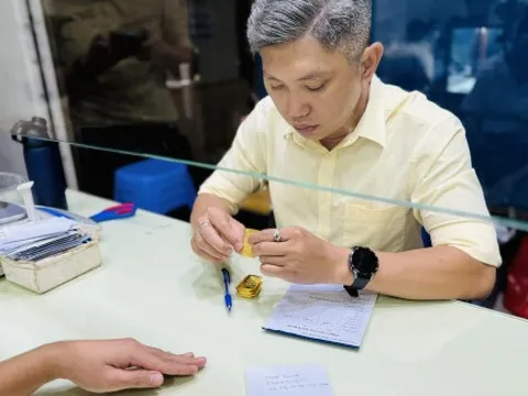 Giá vàng giảm chỉ còn 166 triệu đồng/lượng