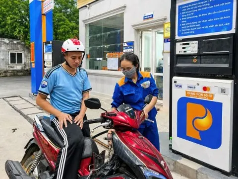 Giá xăng tăng mạnh trước kỳ nghỉ lễ 30/4 - 1/5