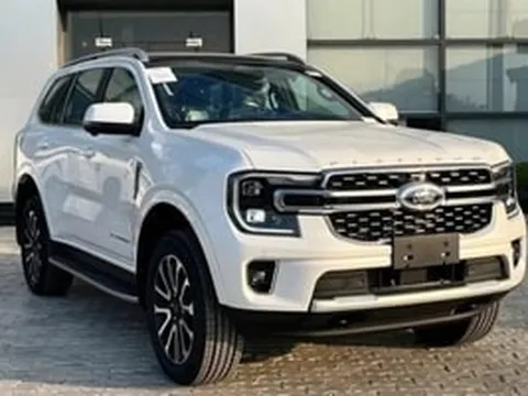 'Ăn xăng'10 lít/100 km: Ford Everest 2026 máy xăng đã lộ diện, khiến khách Việt sục sôi về mức giá tin đồn