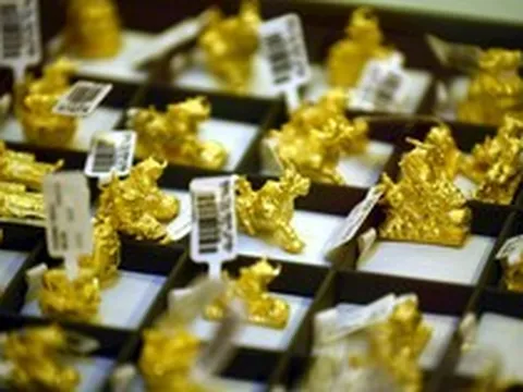 Quỹ vàng khổng lồ tiếp chuỗi "xả hàng", gần 27 tấn rời kho sau thời gian ngắn