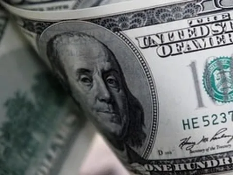 Tỷ giá USD hôm nay 7/5: Giá USD ngân hàng đi ngang, thị trường tự do lao dốc
