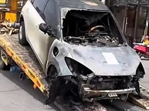 Một mẫu xe điện giá rẻ nổi tiếng của Trung Quốc bất ngờ cháy dữ dội, dù xe đỗ hơn 3 tiếng không sử dụng