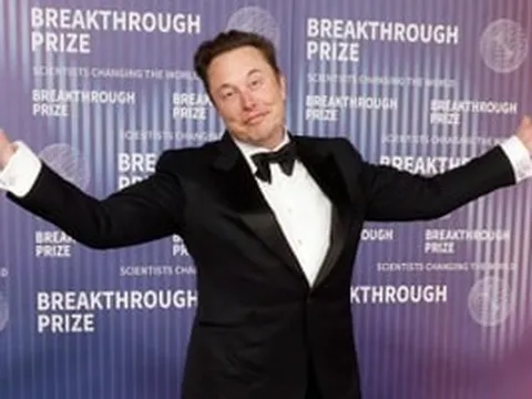 Elon Musk tại Tesla hưởng lương gấp 6.000 lần sếp tổng Ford và bằng ba lần giá trị vốn hóa thị trường của hãng xe có tuổi đời trăm năm