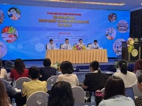 Hàng hóa ùn ứ tại cảng, doanh nghiệp than “chạy khắp nơi vẫn không ai giải quyết”