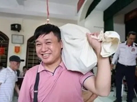 Nỗi lòng nhiều người dân sau cảnh nhận hàng bao tải tiền đền bù dự án