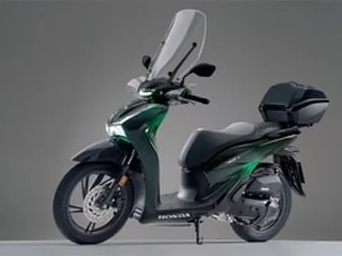 Lô xe ga Honda vừa về Việt Nam có gì mà giá ngang ô tô mini?