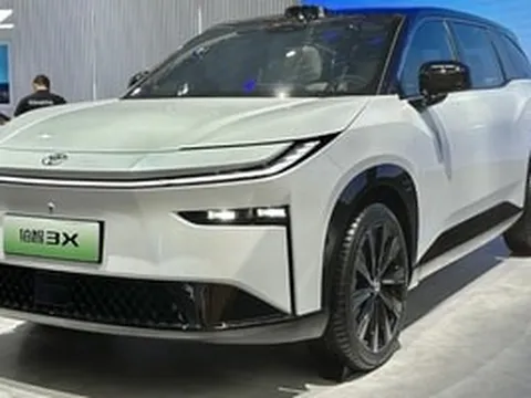 Toyota dần ‘nhập cuộc’, mẫu SUV điện cùng cỡ với Mazda CX-5 giá chỉ 425 triệu: Thiết kế ‘Hi-Tech & Warmth’, nội thất được công nghệ hoá