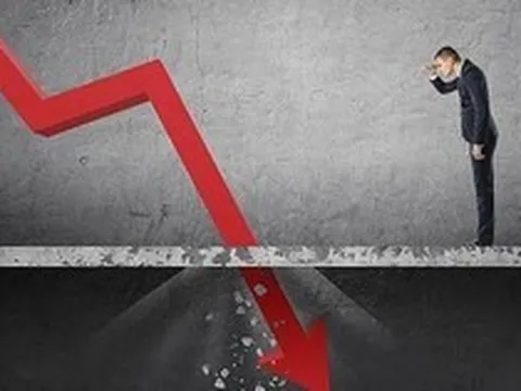 VN-Index vượt đỉnh lịch sử, nhưng ba nhóm cổ phiếu này vẫn “ở dưới mặt đất” với mức giảm sâu trên 30%