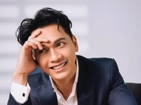 Chủ tịch ACB Trần Hùng Huy gây sốt với buổi tối bên ‘người phụ nữ quan trọng nhất trong đời’ tại nhà hàng Michelin