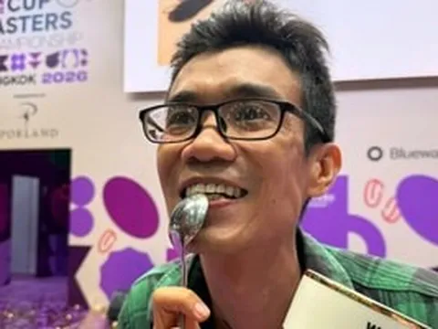 Lần đầu đi thi đã vô địch quốc tế: Người đàn ông Việt Nam khiến 45 đối thủ 'cúi đầu' tại đấu trường cà phê 'khắc nghiệt' nhất thế giới