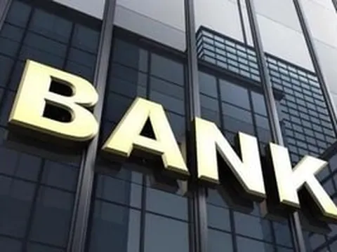 15/27 ngân hàng niêm yết giảm NIM vẫn tăng lợi nhuận và cơ chế bù đắp của 4 'ông lớn' CTG, VPB, TCB, MBB