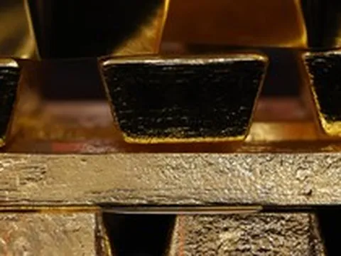 Quỹ "khổng lồ" tiếp tục mua hàng tấn vàng khi giá biến động