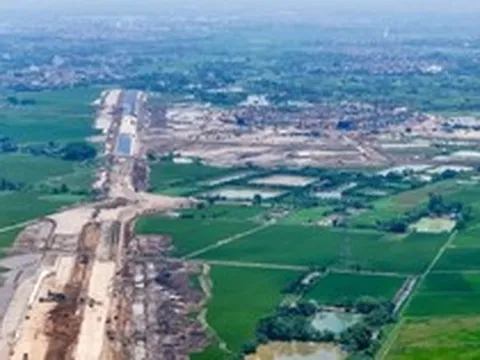 Tuyến đại lộ rộng 120m, dài hơn 2km đang hình thành kết nối sân vận động lớn nhất hành tinh, chạy xuyên qua siêu dự án 925.000 tỷ đồng của Vingroup