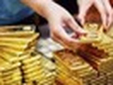 "Vàng đang trên đà vọt lên 10.000 USD", một tỷ phú dồn cả tỷ USD mua vàng, bạc dù vừa "thua đau đớn"