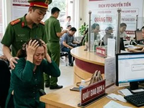 Sơ suất khi chuyển tiền, người phụ nữ gửi nhầm 300 triệu đồng