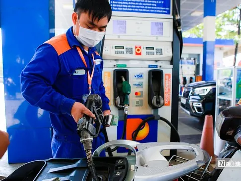 Giá xăng dầu đồng loạt giảm