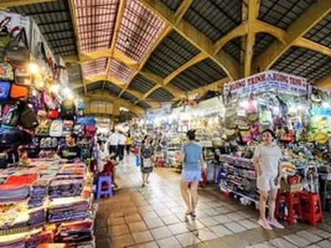 'Lì' như Saigon Square, chợ Bến Thành: Hàng giả vẫn bày bán công khai, tiểu thương 'phím' nhau tẩu tán
