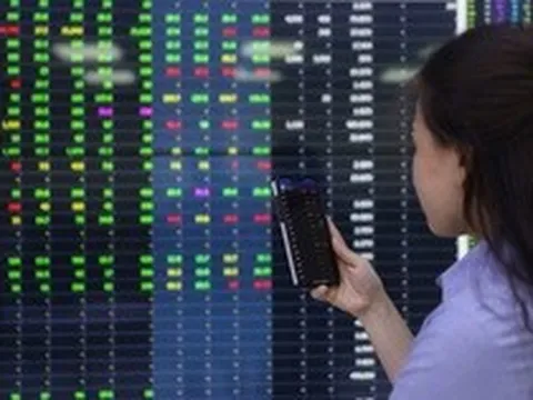 Chứng khoán dự báo tiếp đà tăng, chuyên gia khuyến cáo gì?