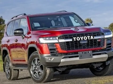 'Quái thú' 457 mã lực nhà Toyota: Land Cruiser Hybrid, mạnh nhất lịch sử, giá tiệm cận Lexus LX 700h