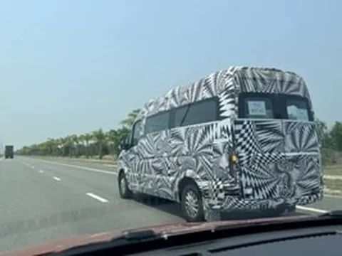 Mẫu minibus chưa rõ danh tính xuất hiện tại Việt Nam, dân mạng phát hiện chi tiết đáng chú ý