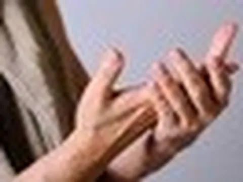 Muốn biết gan khỏe hay không, nhìn móng tay là biết: Thấy 4 dấu hiệu này phải đi khám ngay!