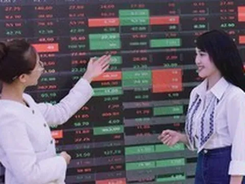 Cổ phiếu Big4 và dầu khí kéo VN-Index thoát hiểm phiên đầu tuần