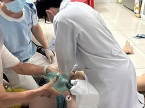Nam giáo viên than mệt, đổ gục và không qua khỏi