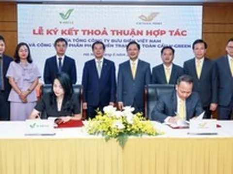 Tỷ phú Phạm Nhật Vượng bắt tay Vietnam Post lắp 16.000 tủ đổi pin xe máy và 2.000 trụ sạc ô tô điện, mỗi điểm cách nhau trung bình 2,82 km