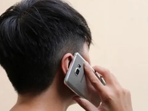 Bán sạch trâu bò giúp anh trai “tìm con”, đôi vợ chồng vùng cao bật khóc sau một cuộc điện thoại từ Hà Nội