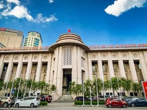 Lãi suất qua đêm vọt lên 7,9%