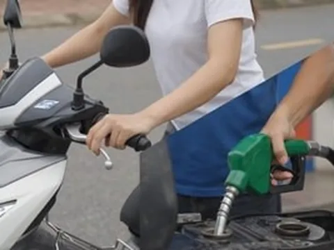 Đổ xăng E10, xe bỗng hụt ga, chết máy: Thợ sửa xe chỉ thẳng thủ phạm