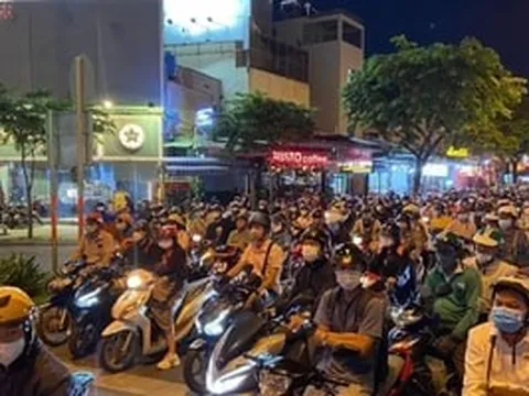 Thời gian bật đèn đối với ô tô, xe máy theo quy định mới đã có hiệu lực, biết để chấp hành
