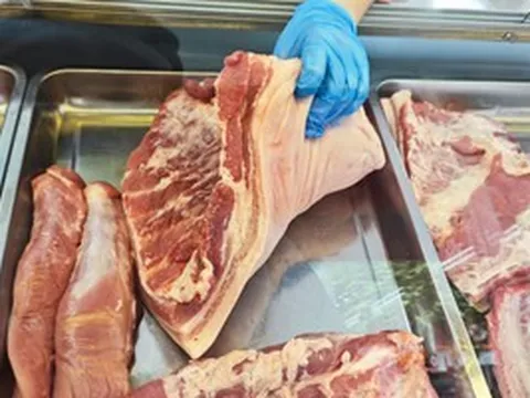 Giám đốc Sở An toàn thực phẩm TPHCM: Thịt heo, gà pha lóc ở chợ rất khó truy xuất nguồn gốc