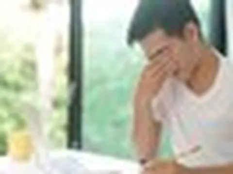Hà Nội: Nam công nhân 27 tuổi khó thở, tay chân co quắp, nhập viện khám vì tin mình ung thư nhưng không bị sao