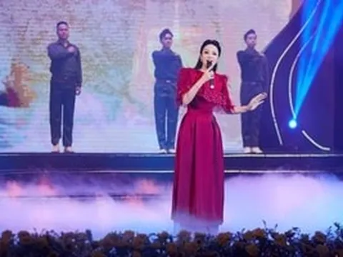 Ca sĩ là Tiến sĩ Âm nhạc trẻ nhất Việt Nam hiện là Phó Giáo sư, đảm nhận chức Trưởng khoa ở ngôi trường ‘cánh chim đầu đàn’ trong lĩnh vực